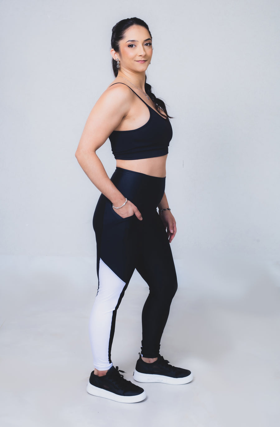 legging Tulipa Preta e Branca detalhe lateral