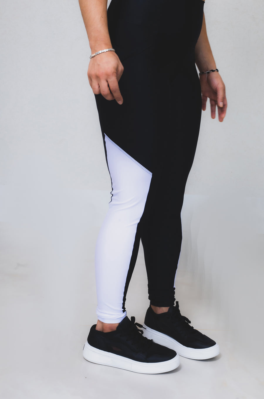 legging Tulipa Preta e Branca detalhe lateral