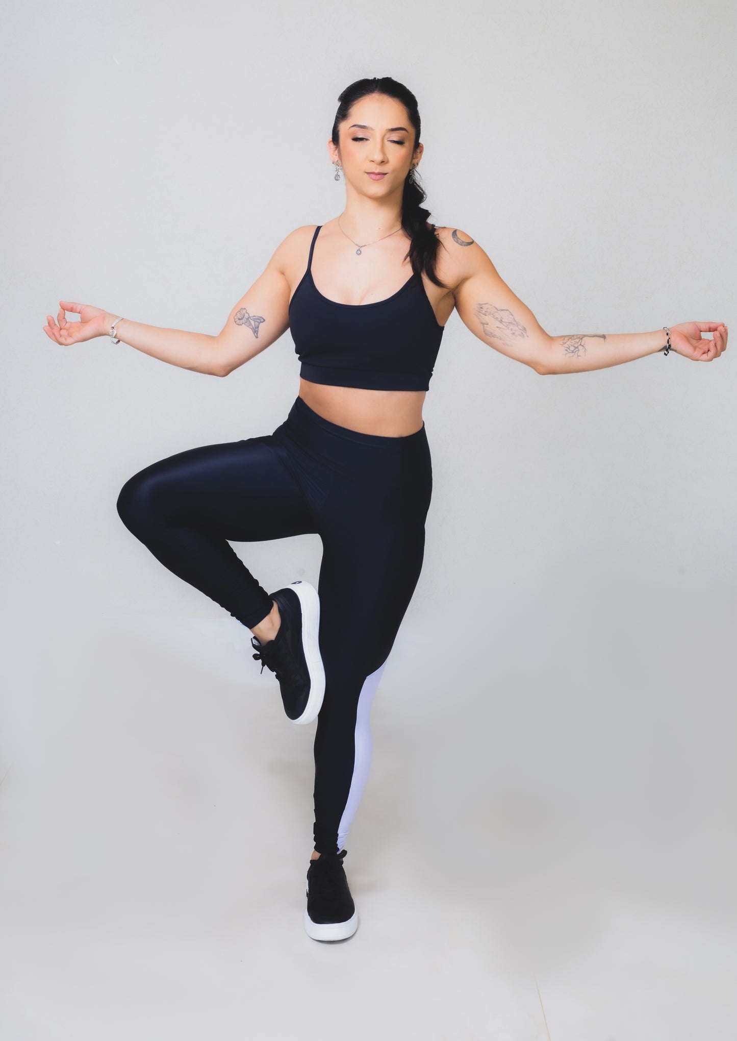 legging Tulipa Preta e Branca detalhe lateral